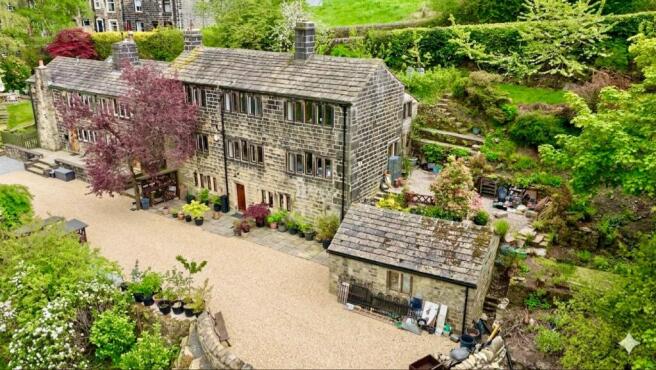 5 bed property, in Lumbutts, £645,000