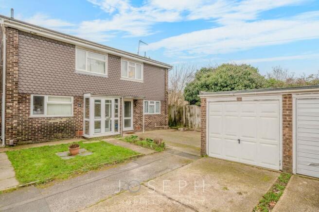 3 bed property, in Starfield Close, £280,000