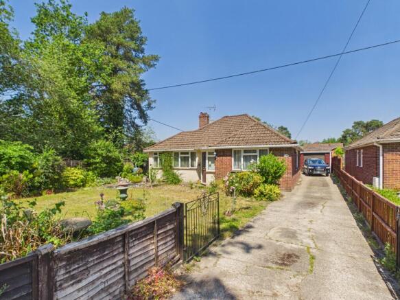 3 bed property, in Silchester Road, £550,000