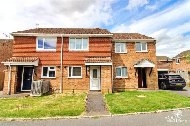 2 bed property, in Fyfield Road, £300,000
