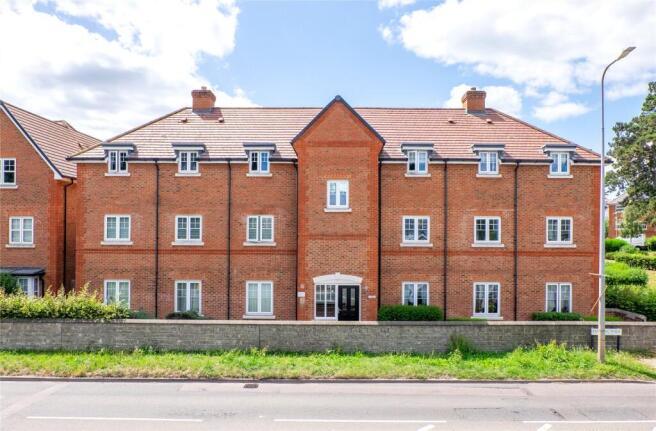 2 bed property, in Barming Walk, £235,000