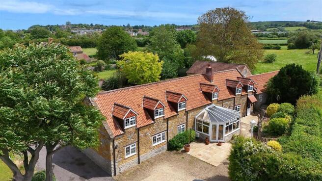 4 bed property, in Clanville, £875,000