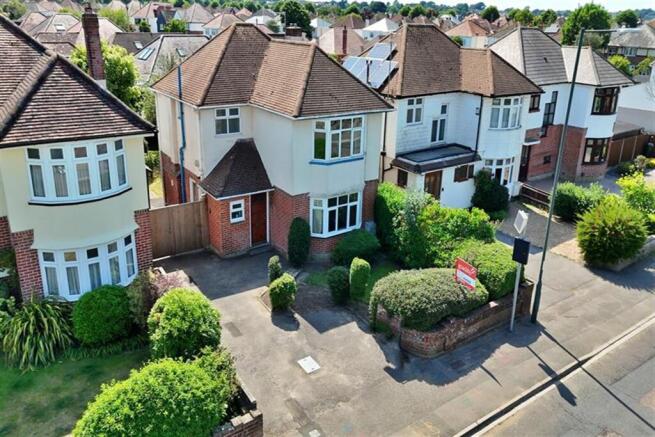 3 bed property, in Southbourne, £500,000