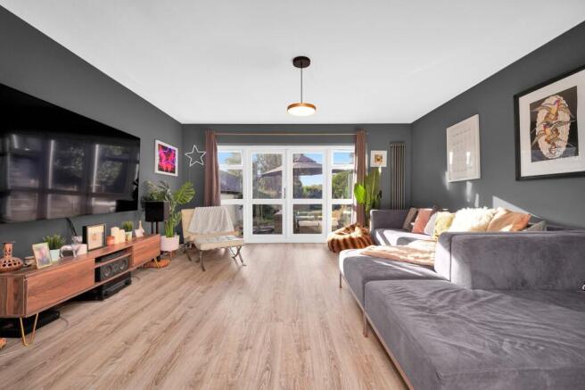 4 bed property, in Eversley Park Road, £1,100,000