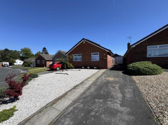 3 bed property, in Penzance Place, £240,000