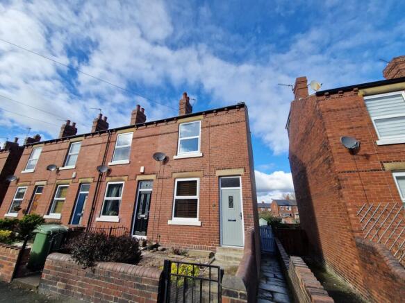 2 bed property, in Medlock Road, £170,000