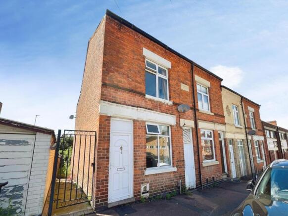 2 bed property, in Kingsley Street, £170,000