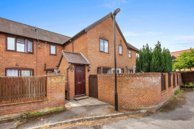 1 bed property, in Jasmine Crescent, £300,000