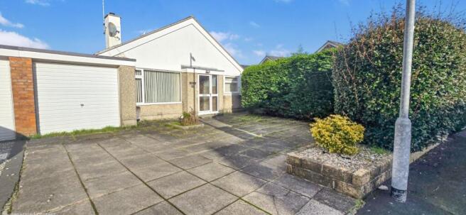 3 bed property, in Maes Gerddi, £220,000