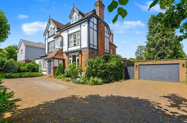 5 bed property, in Park Lane, £1,395,000