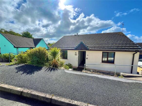 2 bed property, in Oakfield Drive, £250,000