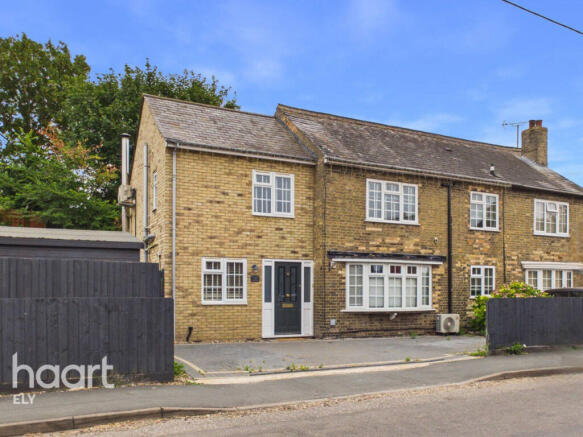 4 bed property, in Mereside, £375,000