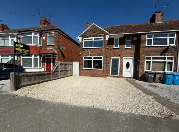 3 bed property, in Welwyn Park Road, £125,000