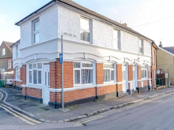 1 bed property, in Lower Fant Road, £90,000