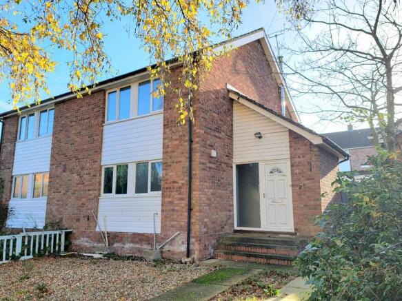 3 bed property, in Castle Meadow, £230,000