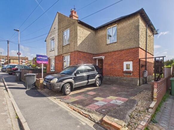 3 bed property, in Fifth Ave, £280,000