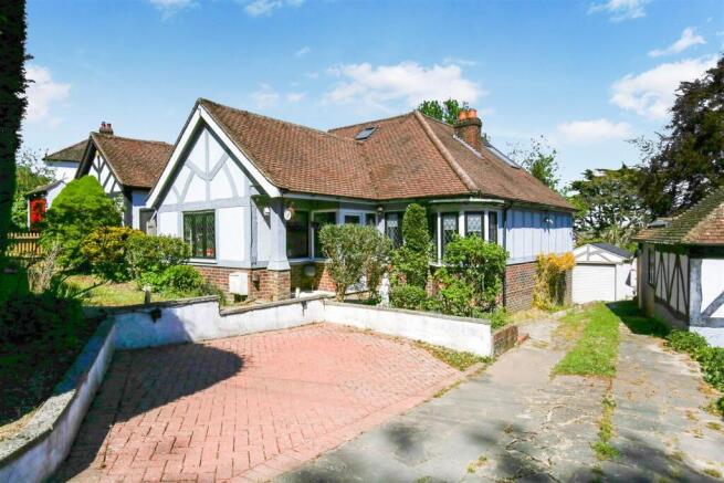 3 bed property, in Chipstead Way, £750,000