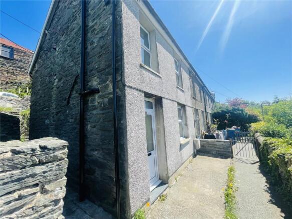 2 bed property, in Pengelli Terrace, £80,000