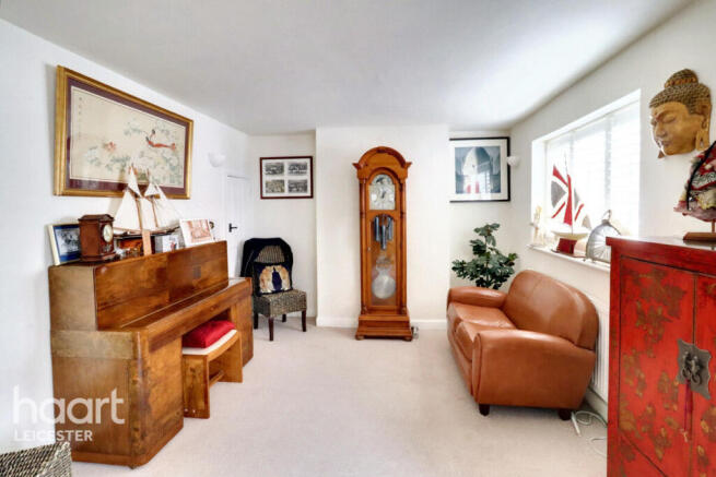 5 bed property, in Station Road, £590,000