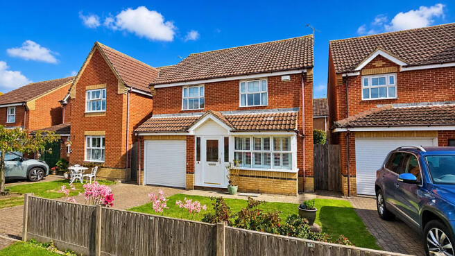 3 bed property, in Arolla Road, £400,000