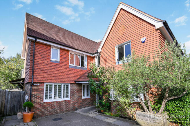 4 bed property, in Edelin Road Bearsted, £470,000