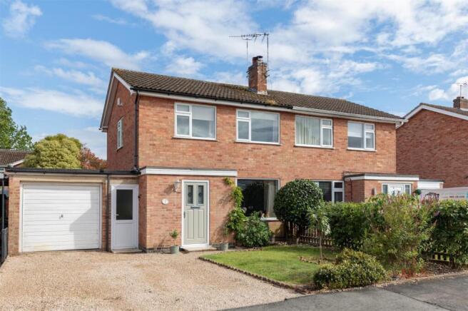 3 bed property, in The Sandhills, £345,000