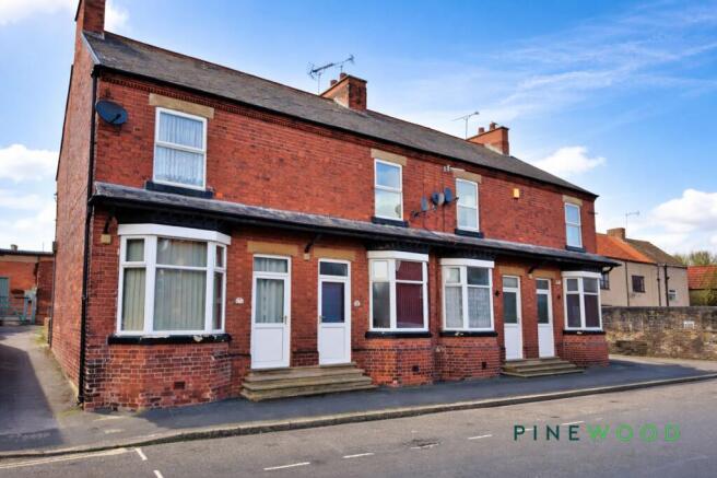 2 bed property, in Rectory Road, £130,000