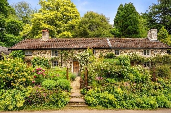 6 bed property, in Brushford, £900,000