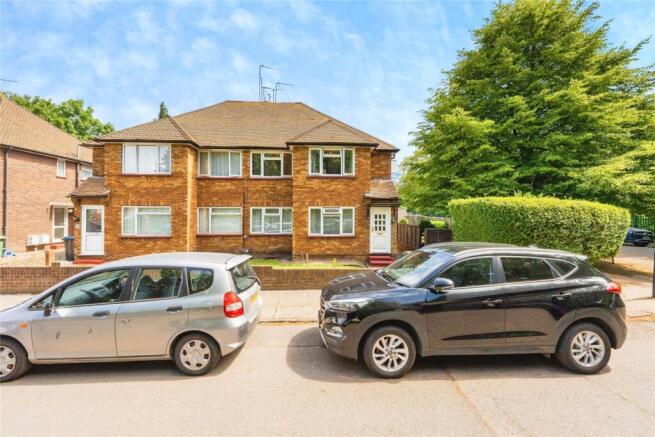2 bed property, in Queensbury Road, £445,000