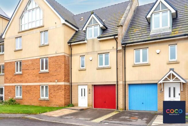 2 bed property, in Passage Close, £375,000
