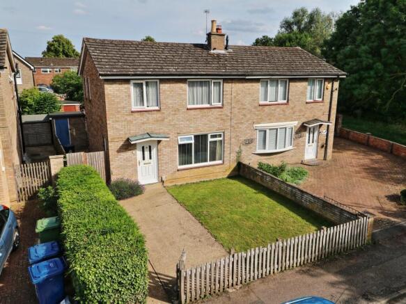 3 bed property, in Henbrook, £325,000
