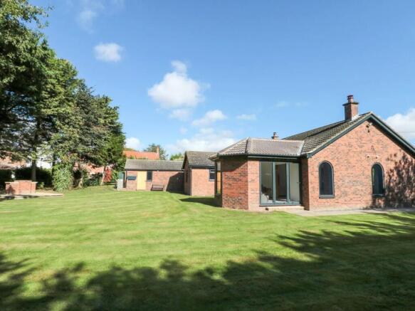 3 bed property, in Weaverthorpe, £470,000