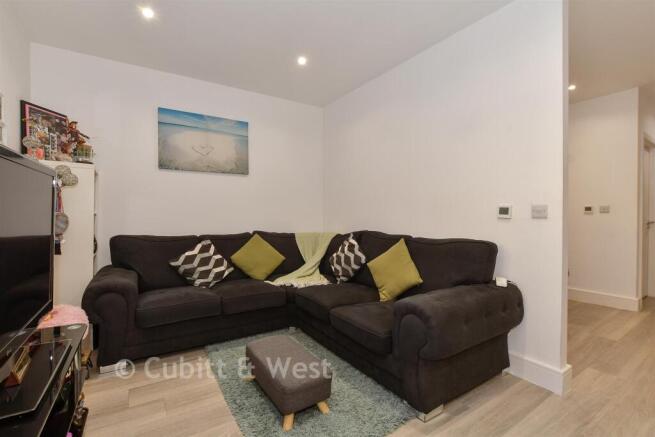1 bed property, in North Street, £180,000