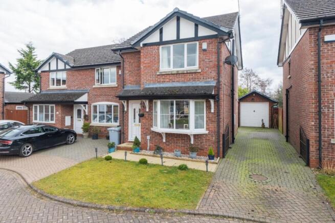 3 bed property, in Gowy Court, £319,000