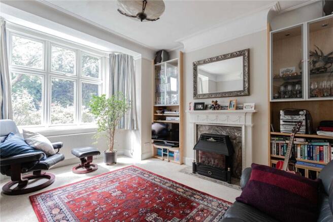 4 bed property, in Downhills Park Road, £795,000