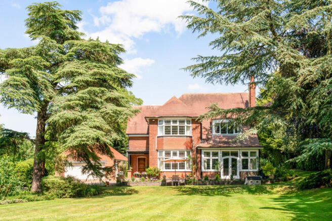 3 bed property, in Cropwell Road, £925,000