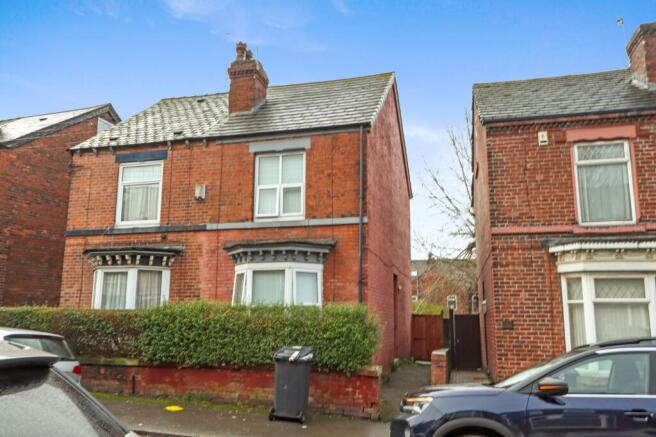 4 bed property, in Firth Park Crescent, £150,000