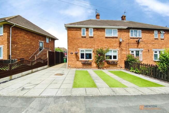 3 bed property, in Bramley Road, £280,000