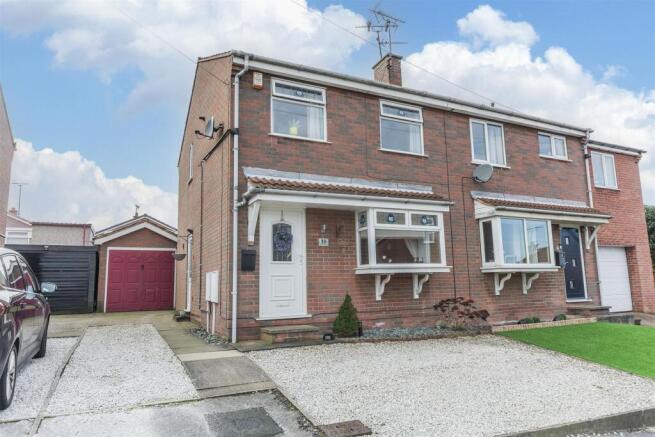 3 bed property, in Bentinck Terrace, £175,000