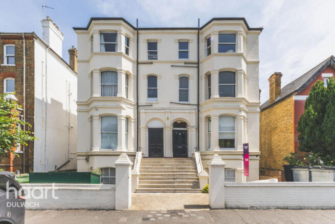 1 bed property, in Rosendale Road, £280,000