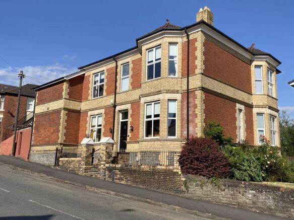 5 bed property, in Friars Road, £660,000