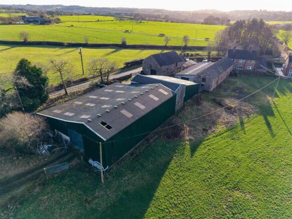 5 bed property, in Tompkin Head Farm, £250,000