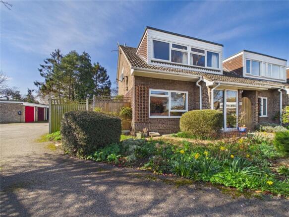 4 bed property, in Chestnut Close, £375,000