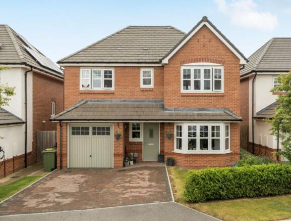 4 bed property, in Holt, £375,000