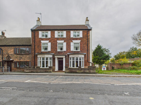6 bed property, in Main Street, £285,000