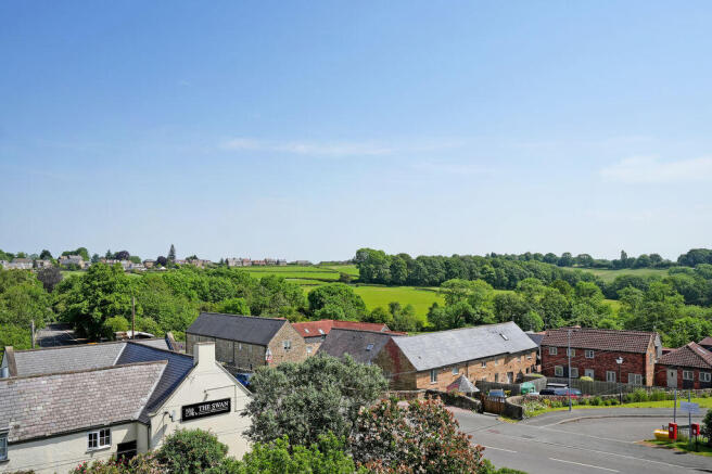 3 bed property, in Main Road, £250,000