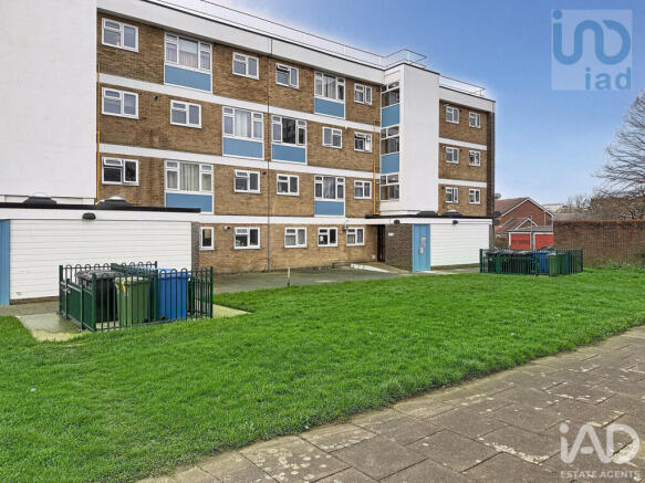 2 bed property, in Wedhey, £190,000