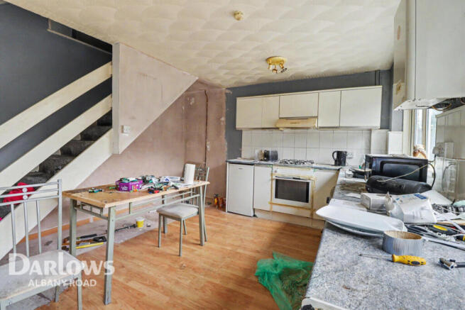 3 bed property, in The Hawthorns, £185,000