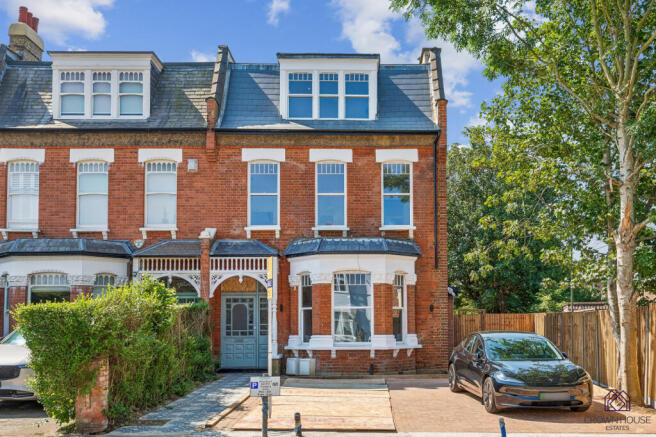 2 bed property, in Woodside Park Road, £550,000