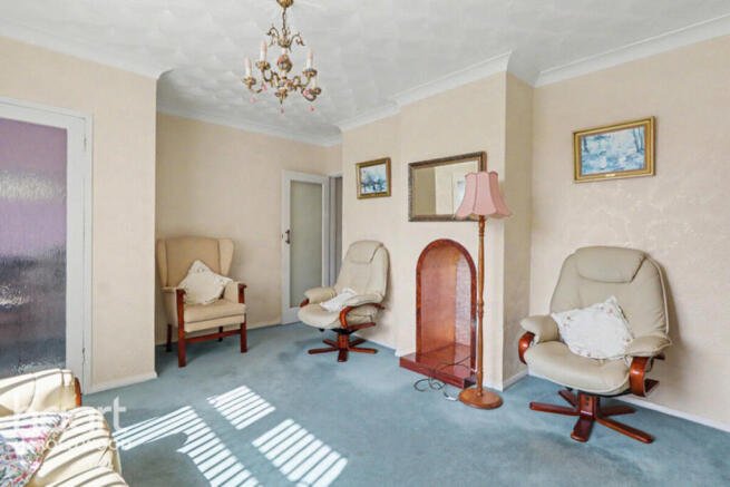 2 bed property, in Amersham Road, £375,000